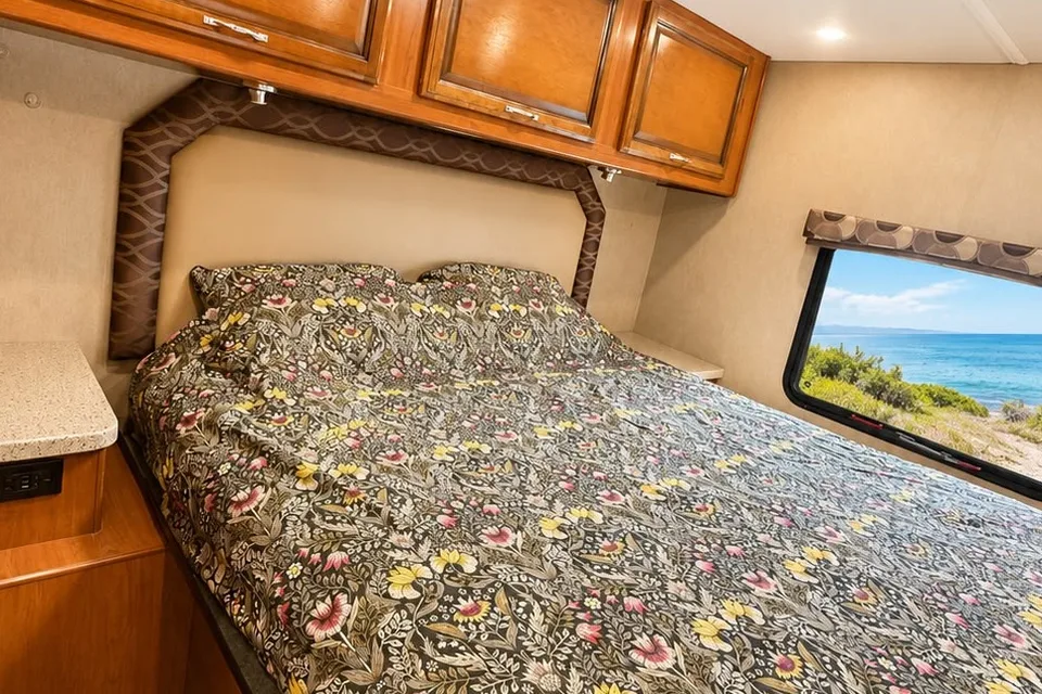 2018 Fleetwood Jamboree 30F with DL class C