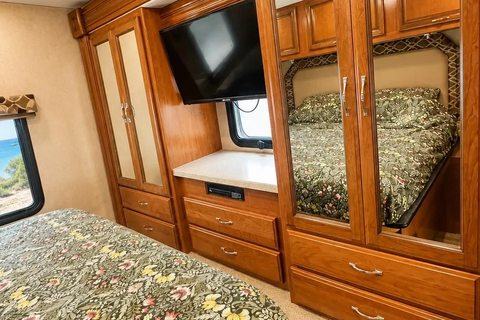 2018 Fleetwood Jamboree 30F with DL class C