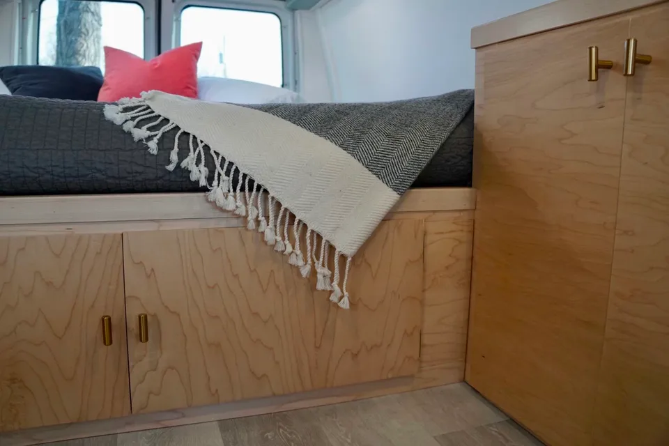 Cottonwood - Ford E-150 Campervan