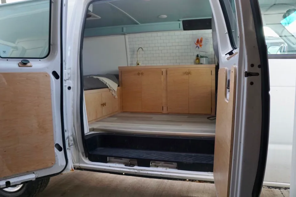 Cottonwood - Ford E-150 Campervan