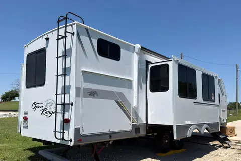 “The Yeehaw Basecamp" | 39-Ft Bunkhouse Sleeper | We Deliver & Set Up Everything!