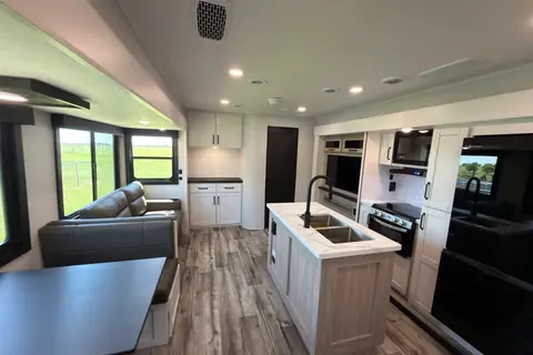 “The Yeehaw Basecamp" | 39-Ft Bunkhouse Sleeper | We Deliver & Set Up Everything!
