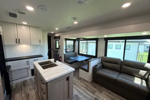 “The Yeehaw Basecamp" | 39-Ft Bunkhouse Sleeper | We Deliver & Set Up Everything!