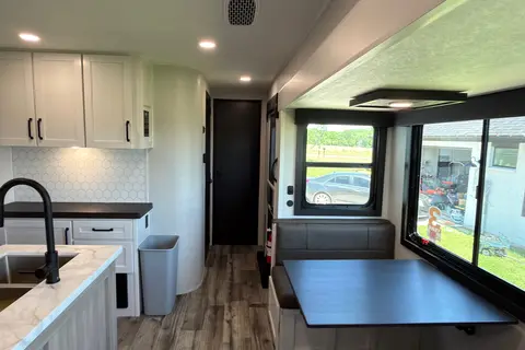 “The Yeehaw Basecamp" | 39-Ft Bunkhouse Sleeper | We Deliver & Set Up Everything!