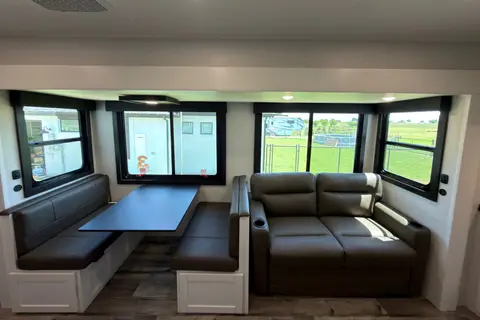 “The Yeehaw Basecamp" | 39-Ft Bunkhouse Sleeper | We Deliver & Set Up Everything!