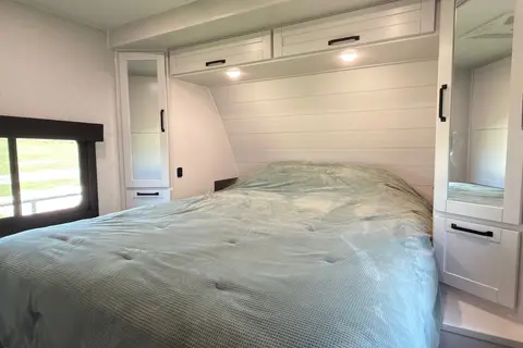 “The Yeehaw Basecamp" | 39-Ft Bunkhouse Sleeper | We Deliver & Set Up Everything!