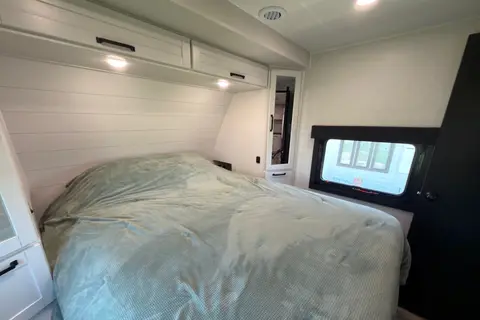 “The Yeehaw Basecamp" | 39-Ft Bunkhouse Sleeper | We Deliver & Set Up Everything!