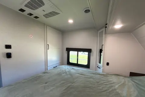 “The Yeehaw Basecamp" | 39-Ft Bunkhouse Sleeper | We Deliver & Set Up Everything!