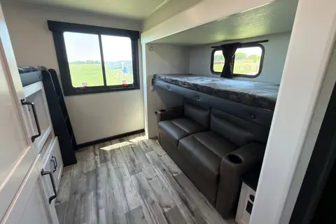 “The Yeehaw Basecamp" | 39-Ft Bunkhouse Sleeper | We Deliver & Set Up Everything!