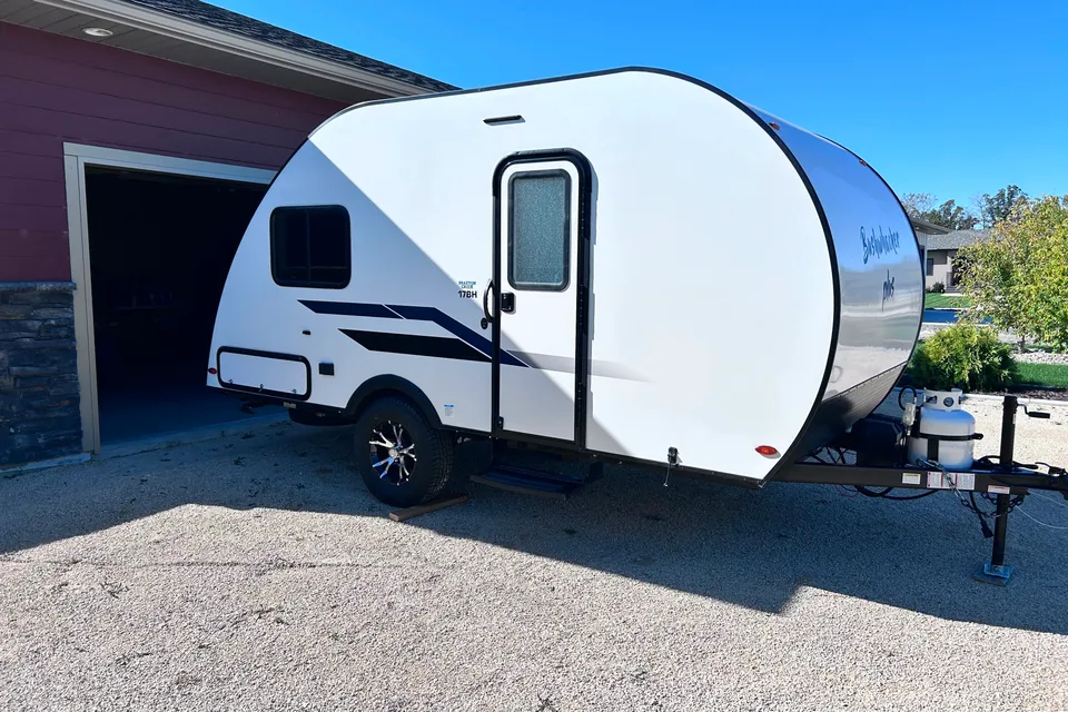 Bushwacker plus Braxton creek Travel Trailer