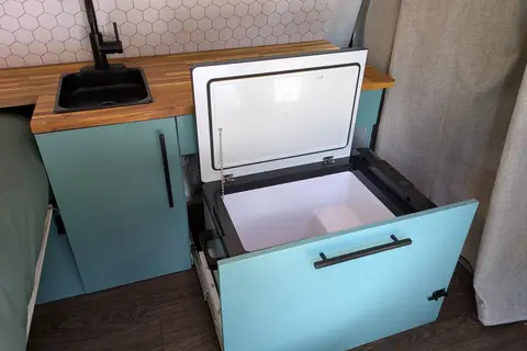 Extra Long Bed 6ft6" Heated Solar Powered Cosy Cabin on Wheels!