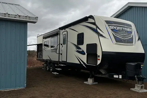 Chad & Leanne's Venture 327vik Travel Trailer