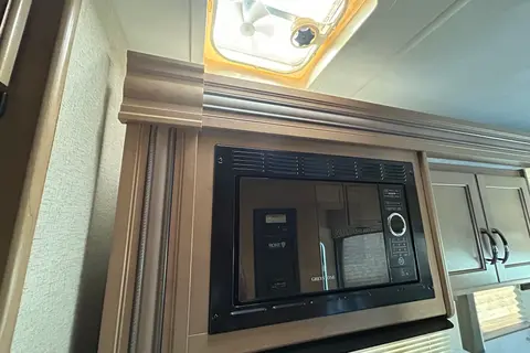 Sammy's Thor Motor Coach Chateau 28Z Class C
