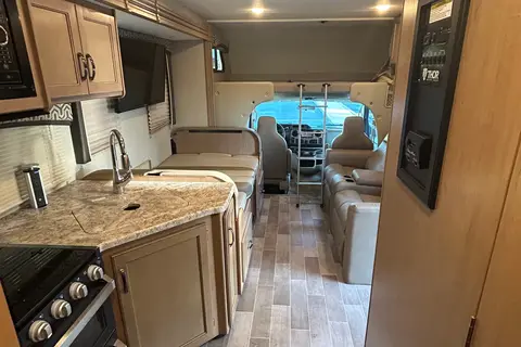 Sammy's Thor Motor Coach Chateau 28Z Class C