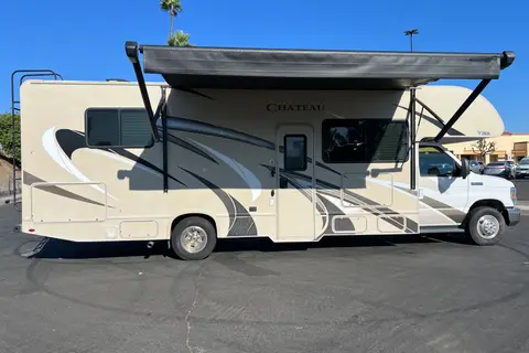 Sammy's Thor Motor Coach Chateau 28Z Class C