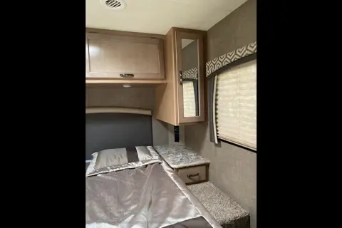 Sammy's Thor Motor Coach Chateau 28Z Class C
