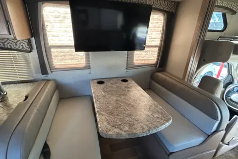 Sammy's Thor Motor Coach Chateau 28Z Class C