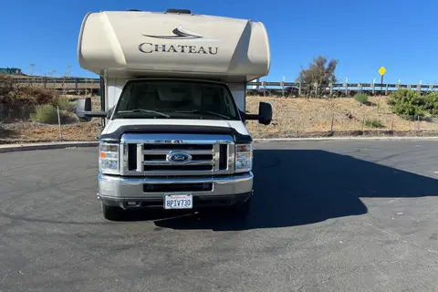 Sammy's Thor Motor Coach Chateau 28Z Class C