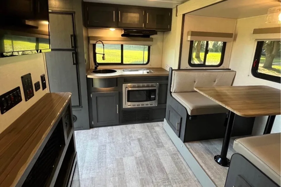 Leslie's Forest River R pod 202 Travel Trailer