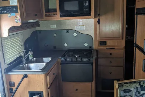 2015 Fleetwood Jamboree Searcher 31m