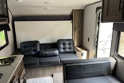 Adventure-Ready 2022 Pioneer Trail Blazer – Comfort Meets the Open Road