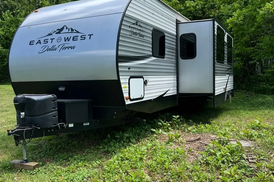 Chaz's Forest River Della Terra 271BH Travel Trailer