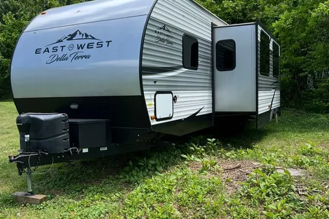 Chaz's Forest River Della Terra 271BH Travel Trailer