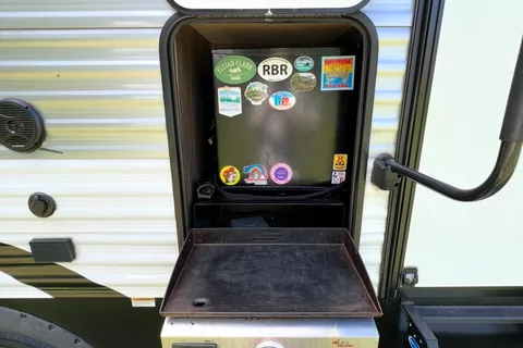 Chaz's Forest River Della Terra 271BH Travel Trailer