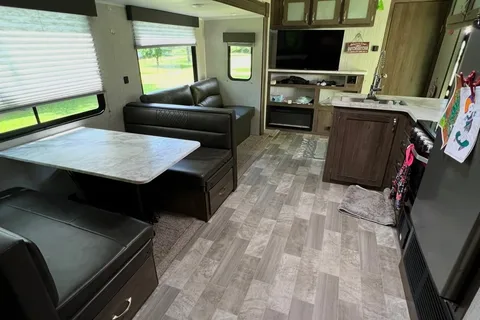 Chaz's Forest River Della Terra 271BH Travel Trailer