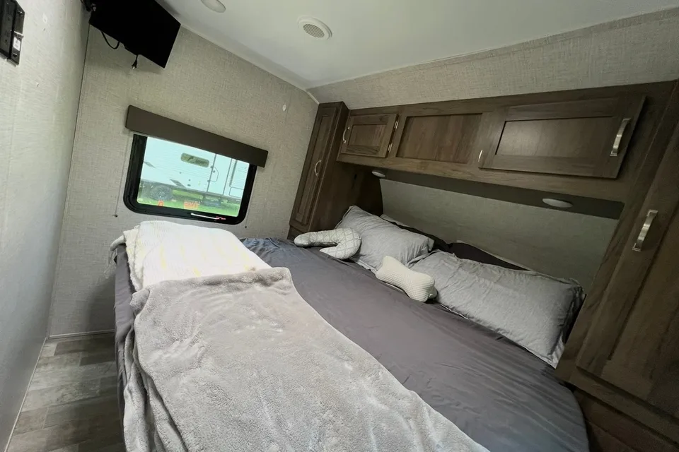 Chaz's Forest River Della Terra 271BH Travel Trailer