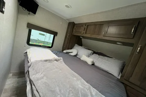 Chaz's Forest River Della Terra 271BH Travel Trailer