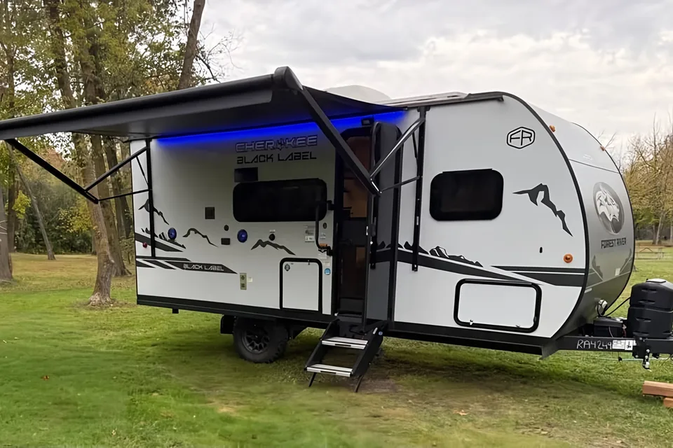 2025 Black Label Wolf Pup Luxury & Stocked