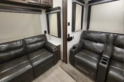 Rv Rentals Way of Life's Keystone Avalanche 338GK Fifth Wheel CA2