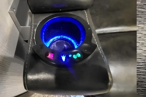 Rv Rentals Way of Life's Keystone Avalanche 338GK Fifth Wheel CA2