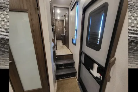 Rv Rentals Way of Life's Keystone Avalanche 338GK Fifth Wheel CA2