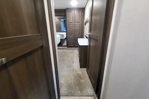 Rv Rentals Way of Life's Keystone Avalanche 338GK Fifth Wheel CA2