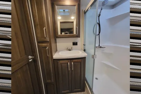 Rv Rentals Way of Life's Keystone Avalanche 338GK Fifth Wheel CA2