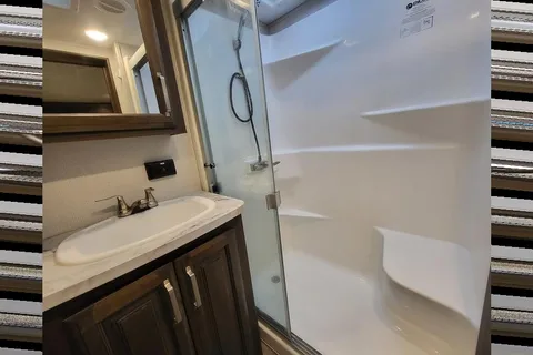 Rv Rentals Way of Life's Keystone Avalanche 338GK Fifth Wheel CA2