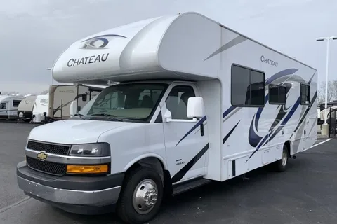Stephani's Thor Motor Coach Chateau  Class C