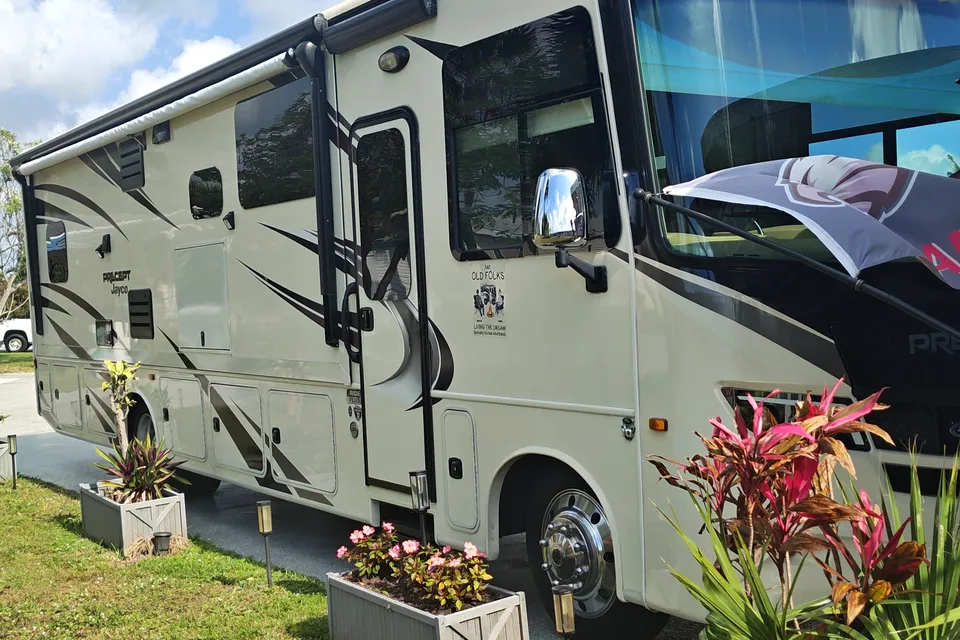 Jonathan's Grayco Precept 34Gg Class A
