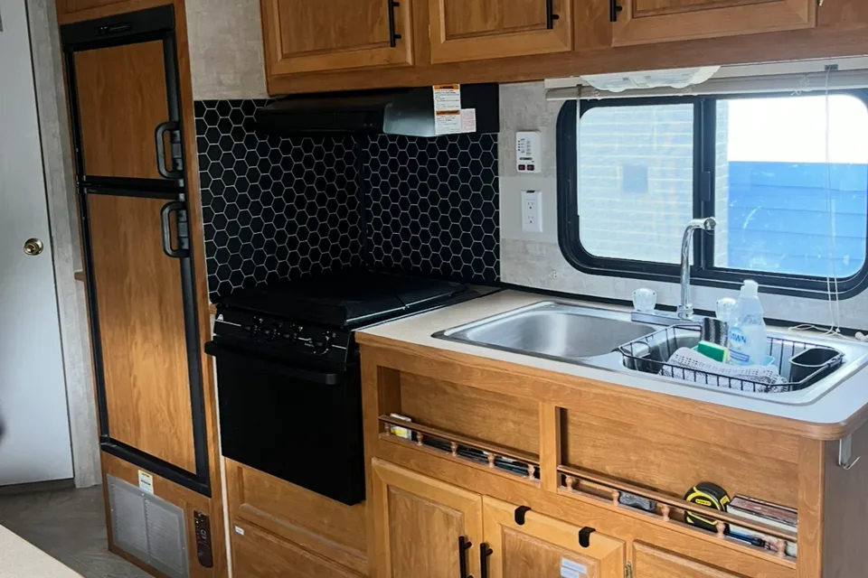Britt and Brett’s Fleetwood Mallard Travel Trailer