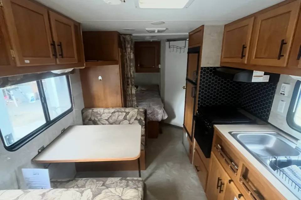 Britt and Brett’s Fleetwood Mallard Travel Trailer