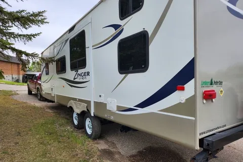 Cheryl's Crossroads Zinger Travel Trailer with Outdoor Kitchen