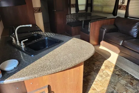 Cheryl's Crossroads Zinger Travel Trailer with Outdoor Kitchen