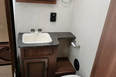 Cheryl's Crossroads Zinger Travel Trailer with Outdoor Kitchen