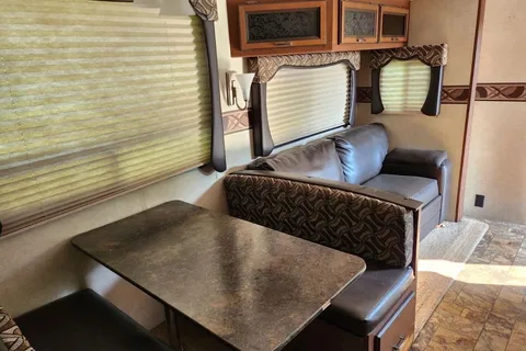 Cheryl's Crossroads Zinger Travel Trailer with Outdoor Kitchen
