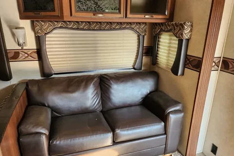 Cheryl's Crossroads Zinger Travel Trailer with Outdoor Kitchen