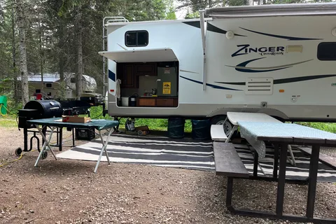 Cheryl's Crossroads Zinger Travel Trailer with Outdoor Kitchen