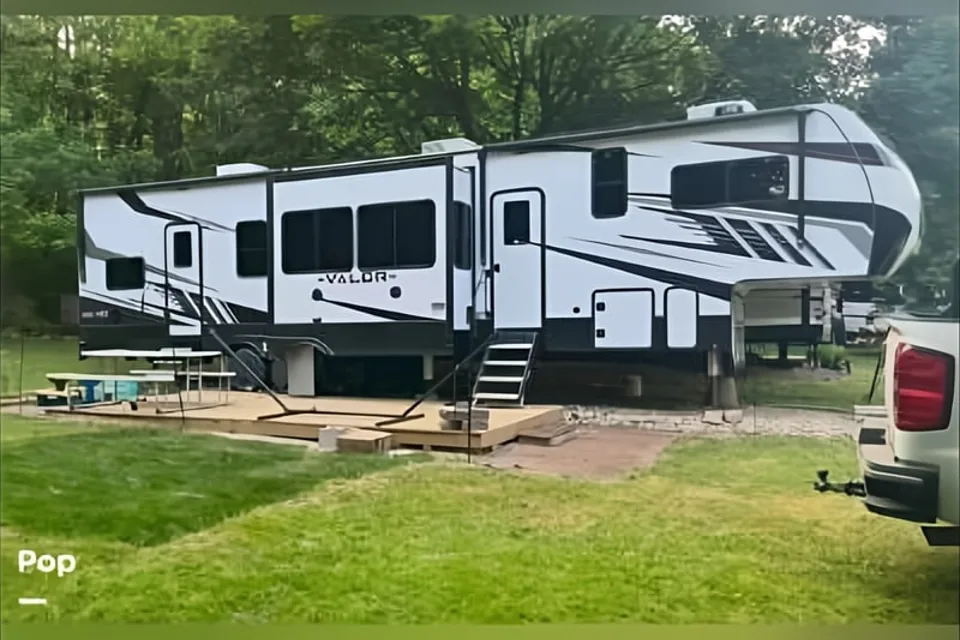 Tom's Alliance RV Valor 41v15 Toy Hauler