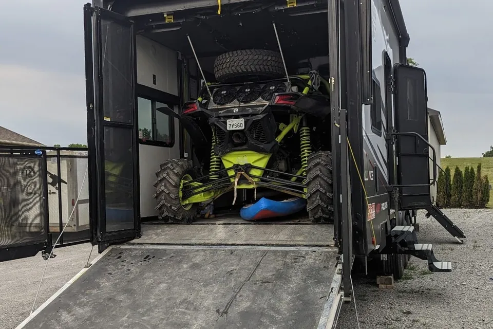 Tom's Alliance RV Valor 41v15 Toy Hauler